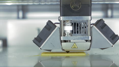 How-works-print-head-of-3D-printer