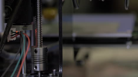 3D-Druckgeräte-Bei-Der-Arbeit