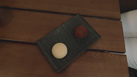Mochi-dessert-served-with-origami-figure