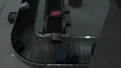 Timelapse-of-luggage-arriving-to-baggage-claim-area