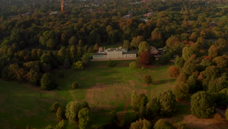 Close-up-aerial-shot-towards-Kenwood-house-hampstead-heath