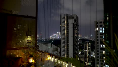Edificios-De-Apartamentos-Residenciales,-Vista-Estática-Desde-El-Interior-De-La-Ventana-Del-Edificio-De-Apartamentos-En-Singapur