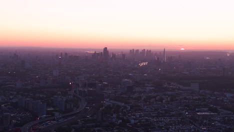 Luftaufnahme-Der-Skyline-Von-London-Bei-Sonnenaufgang