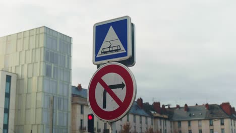 Warning-signage-indicating-trams-in-operation-and-mandatory-no-right-turn