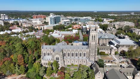 Duke-Universitätskapelle-Am-Herbsttag