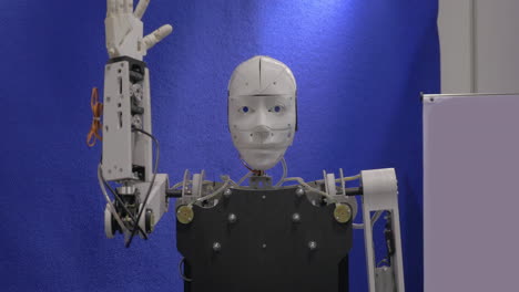 Robot-greeting-with-waving-hand