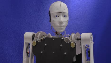 Robot-looking-around-and-waving-hand