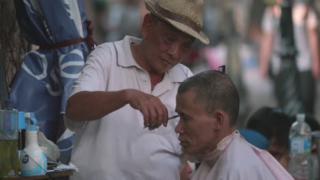 Getting-barber-service-in-the-street-Hanoi-Vietnam