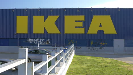 An-Sonnigen-Tagen-Gesehene-Wand-Des-Ladens-IKEA