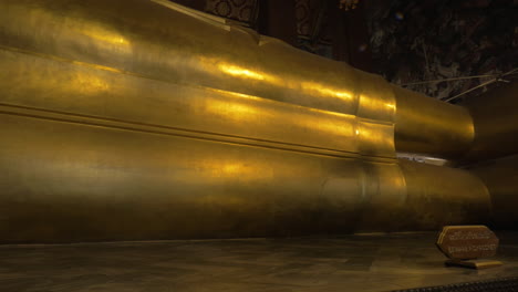 Ich-Habe-Eine-Große-Goldene-Statue-Des-Liegenden-Buddha-Gesehen