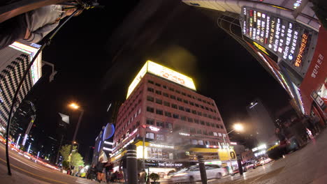 Tráfico-Nocturno-En-Las-Calles-De-La-Gran-Ciudad-Moderna-De-Seúl,-Corea-Del-Sur.