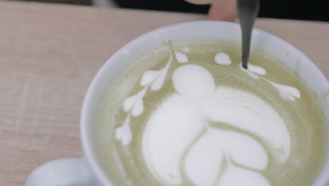 Flower-picture-on-latte-matcha