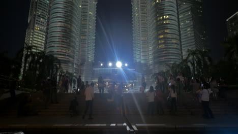 Nachtansicht-Der-Petronas-Twin-Towers-In-Kuala-Lumpur,-Malaysia