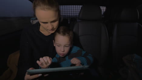 In-Nea-Kallikratia-Greece-in-car-rides-mother-with-a-young-son-who-plays-on-the-tablet