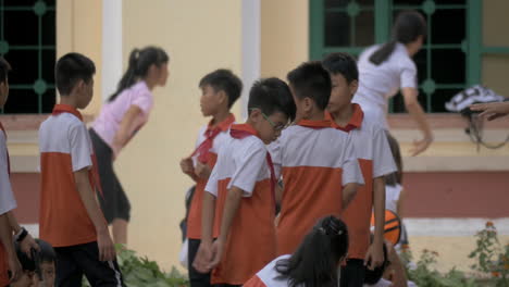 Vietnamesische-Kinder-Beim-Sportunterricht-In-Hanoi,-Vietnam