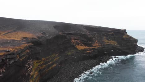 Edge-of-volcanic-Krísuvíkurberg-cliffs-above-atlantic-ocean,-Iceland