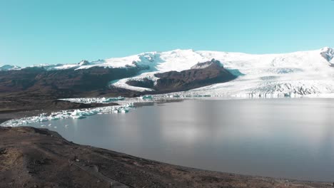 Eiszeitlandschaft-Des-Fjallsárlón-Gletschersees-In-Nordisland