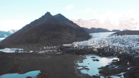 Wet-muddy-ground-and-ice-moraine-of-Svínafellsjökull-glacier,-Iceland