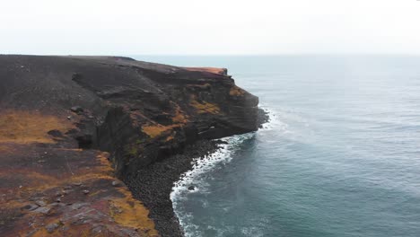 Volcanic-Krísuvíkurberg-cliffs-above-atlantic-ocean-waves,-Iceland