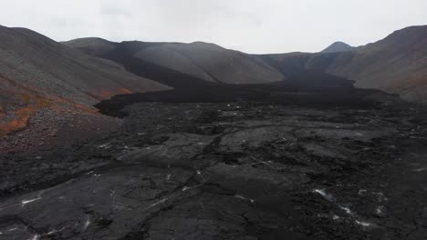 Hot-ashen-wasteland-of-Fagradalsfjall-volcano-with-black-lava-fields