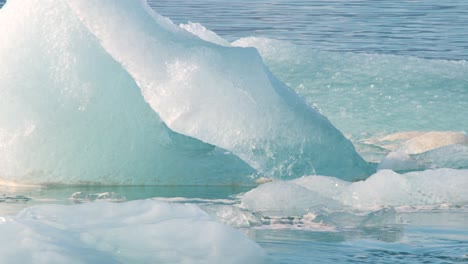Melting-ice-floes-drifting-in-strong-sea-currents-of-arctic-ocean