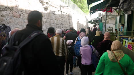 Calle-Concurrida-Con-Tiendas-A-La-Mezquita-De-Al-Aqsa-Durante-El-Ramadán-En-La-Ciudad-Vieja-De-Jerusalén.