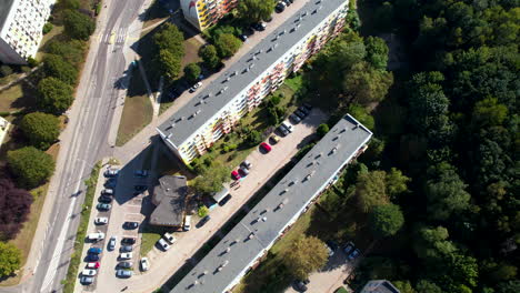 Aerial-shot-of-a-city-street-with-cars-parked-and-buildings-alongside