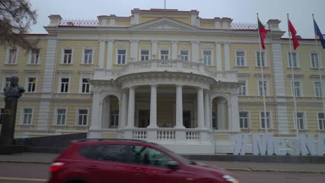 Feste-Außenfassade-Des-Gebäudes-Des-Litauischen-Verteidigungsministeriums