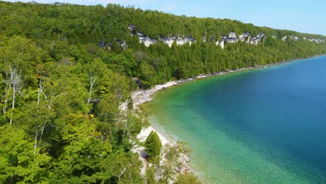 Pristine-And-Forested-Foreshore-Of-Georgian-Bay-During-Summer-In-Ontario,-Canada