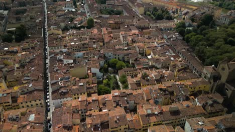 Vista-De-Pájaro-Sobre-Los-Tejados-Marrones-De-Florencia-Italia,-Patrones-De-Construcción-Históricos