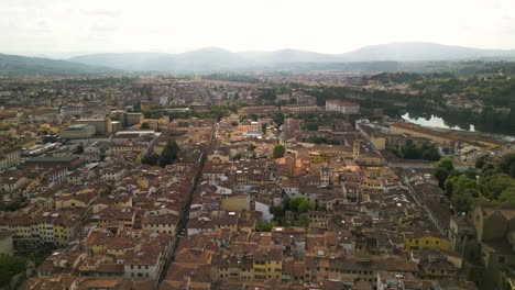 Panoramic-aerial-overview-of-classic-city-buildings-from-up-high,-Florence-Italy
