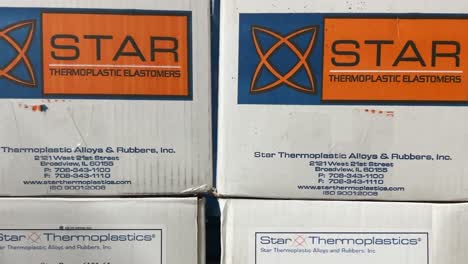 Stern-Boxen-Aus-Thermoplastischem-Elastomer-Gestapelt
