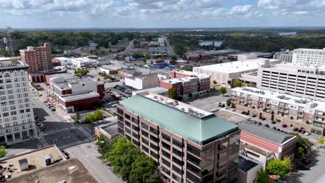 aerial-push-in-over-the-montgomery-alabama-skyline