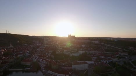 Prag-In-Der-Tschechischen-Republik-Luftaufnahme-Im-Morgengrauen