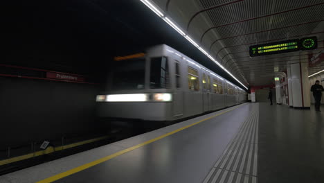 Desplazamientos-En-Metro-En-Viena-Austria