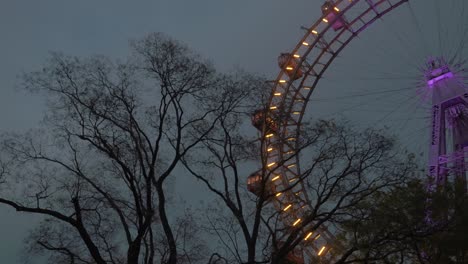 Giant-Ferris-Wheel-in-the-evening-Vienna-Austria