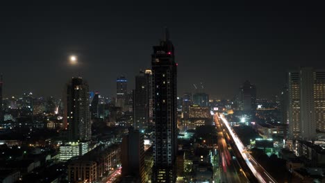 Timelapse-of-night-illuminated-Bangkok