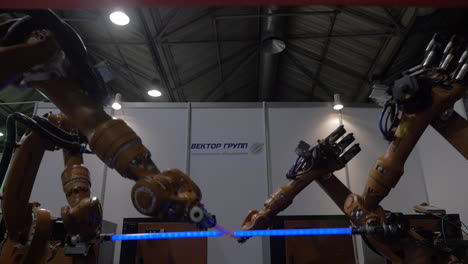 Industrieroboter-Treten-Auf-Der-Robotik-Messe-In-Moskau-Auf
