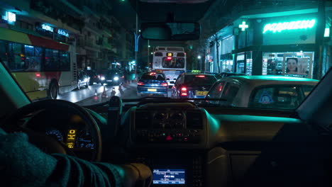 Timelapse-De-Conducir-Un-Automóvil-En-La-Ciudad-Nocturna-De-Tesalónica,-Grecia
