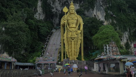 Cuevas-De-Batu-Y-Estatua-De-Murugan-En-Malasia.