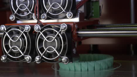 3D-Druckmaschine-Bei-Der-Erstellung-Eines-Neuen-Objekts