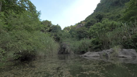 Trang-Un-Recorrido-Acuático-Con-Cueva-Visitando-Vietnam