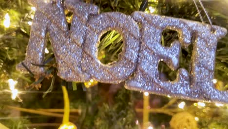 Golden-Christmas-Tree-Scene-Lights-decorations-Background,-close-up-tilt-down