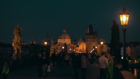 Night-view-of-Charles-Bridge-and-Old-Town-in-Prague