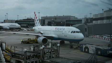 Zeitraffer-Eines-Flugzeugs-Vor-Dem-Flug-Am-Frankfurter-Flughafen