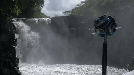 Making-360-degree-video-with-waterfall-scene