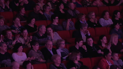 People-applaud-in-the-movie-theater
