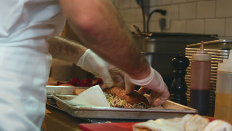 Man-in-a-delicatessen-preparing-a-sandwich,-close-up