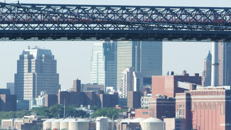 Traffic-On-Williamsburg-Bridge-With-Manhattan-Skyline