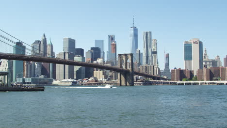 Panoramablick-Auf-Die-Skyline-Von-Manhattan-Und-Die-Brooklyn-Bridge